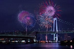 東京ベイから見える調布市花火大会の打ち上げ花火