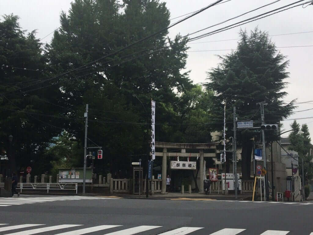 鳩森八幡神社の交差点周辺